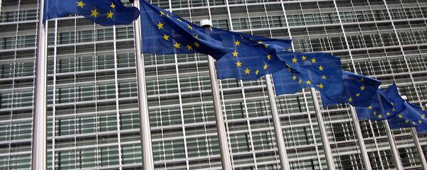 Những lá cờ của EU trên tòa nhà trụ sở Ủy ban châu Âu - Sputnik Việt Nam