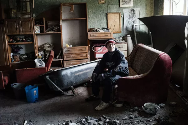 Người đàn ông trong căn hộ đổ nát ở Donetsk Người đàn ông trong căn hộ đổ nát ở Donetsk - Sputnik Việt Nam