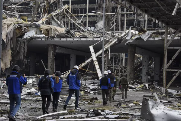 Các quan sát viên OSCE tại sân bay Donetsk Các quan sát viên OSCE tại sân bay Donetsk - Sputnik Việt Nam