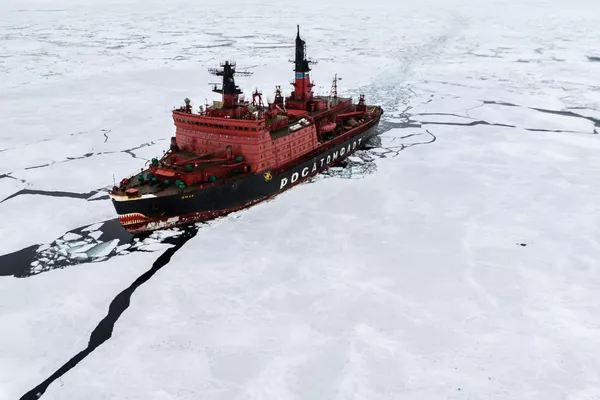 Tàu phá băng nguyên tử Yamal nghiên cứu biển Kara trong khuôn khổ chuyến thám hiểm Bắc Cực Kara-Winter 2015 Tàu phá băng nguyên tử Yamal nghiên cứu biển Kara trong khuôn khổ chuyến thám hiểm Bắc Cực Kara-Winter 2015 - Sputnik Việt Nam