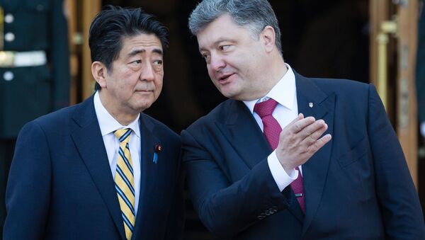 Petro Poroshenko và Shinzō Abe - Sputnik Việt Nam