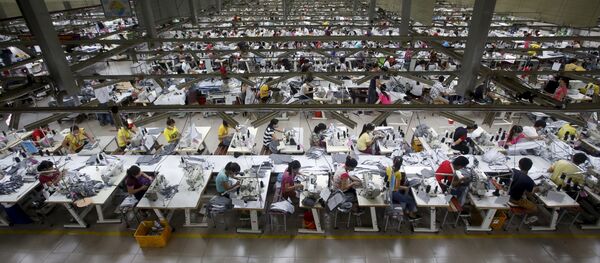 Nhà máy sản xuất may mặc gần Hà Nội, Việt Nam - Sputnik Việt Nam