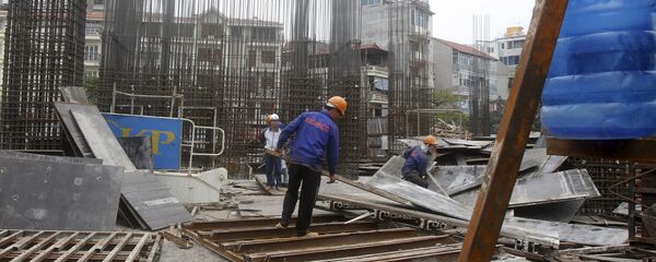 Công nhân trên công trường xây dựng tại Hà Nội, Việt Nam - Sputnik Việt Nam