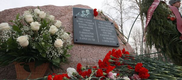 Đài kỷ niệm tai nạn với chiếc máy bay Tu-154 chở Tổng thống Ba Lan gần Smolensk - Sputnik Việt Nam
