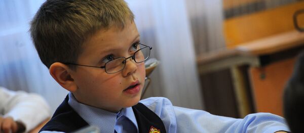 Con trai đeo kính - Sputnik Việt Nam