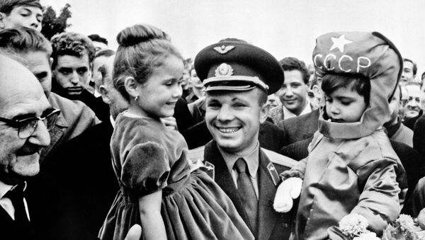 Ngày 18 tháng 9 năm 1963. Yuri Gagarin trong chuyến thăm Pháp. - Sputnik Việt Nam