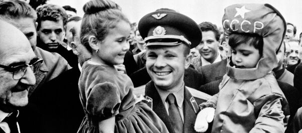 Ngày 18 tháng 9 năm 1963. Yuri Gagarin trong chuyến thăm Pháp. - Sputnik Việt Nam