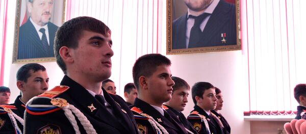 Sinh viên trường quân sự Chechnya xem Đối thoại trực tuyến năm 2016 - Sputnik Việt Nam