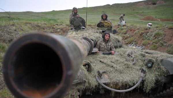 Binh sĩ lực lượng quốc phòng Nagornyi Karabakh trên tuyến đầu  - Sputnik Việt Nam