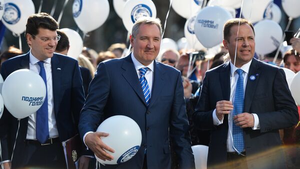 Dmitry Rogozin và Igor Komarov (Roskosmos) - Sputnik Việt Nam