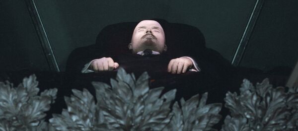 thi hài Vladimir Lenin ở trong lăng mộ trên Quảng trường Đỏ - Sputnik Việt Nam