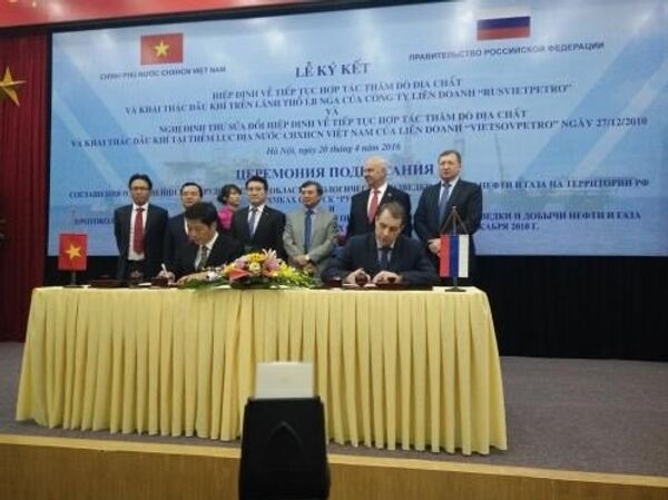 Lễ ký kết Hiệp định liên Chính phủ Việt-Nga về việc tiếp tục hợp tác thăm dò địa chất và khai thác dầu khí trên lãnh thổ hai nước  - Sputnik Việt Nam