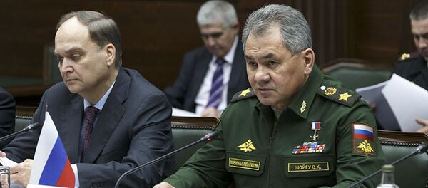 Bộ trưởng Quốc phòng Nga Sergei Shoigu tại cuộc gặp Bộ trướng quốc phòng Việt Nam Ngô Xuân Lịch. - Sputnik Việt Nam