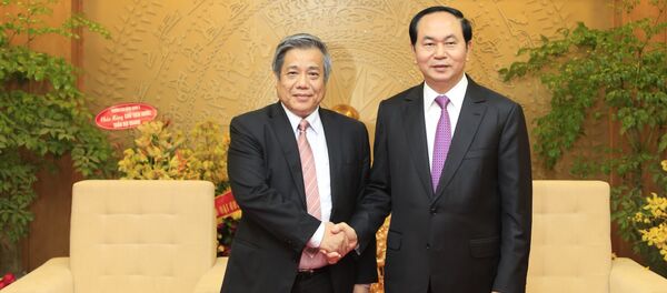 GS Vũ Minh Giang (trái) và Chủ tịch Việt Nam - Sputnik Việt Nam