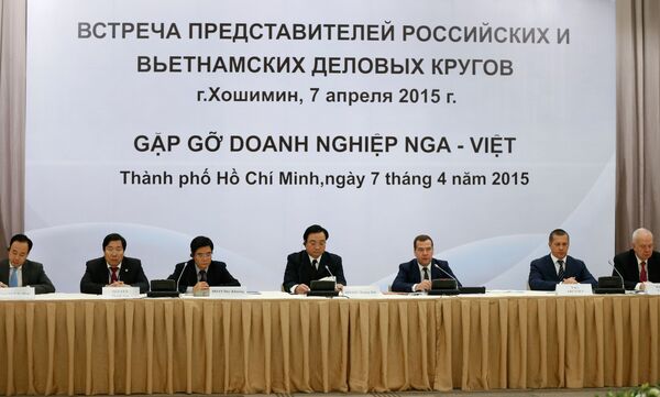 Thủ tướng LB Nga Medvedev tại buổi gặp gỡ đại diện giới doanh nghiệp Nga và Việt Nam Thủ tướng LB Nga Medvedev tại buổi gặp gỡ đại diện giới doanh nghiệp Nga và Việt Nam - Sputnik Việt Nam