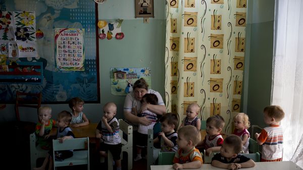 Sơ tán một trại trẻ mồ côi ở Lugansk  - Sputnik Việt Nam