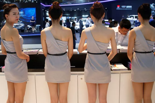 Các thiếu nữ ở nơi trưng bày của Changan tại Triển lãm xe hơi Bắc Kinh Các thiếu nữ ở nơi trưng bày của Changan tại Triển lãm xe hơi Bắc Kinh - Sputnik Việt Nam