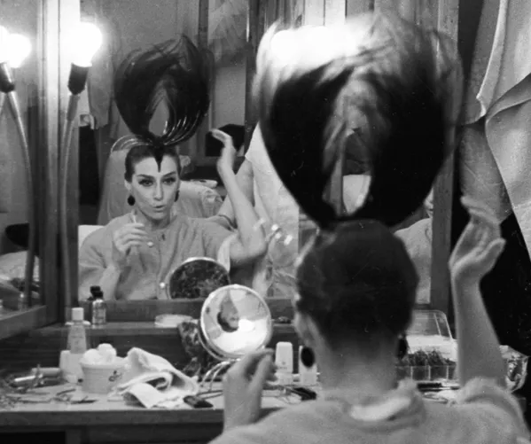 Năm 1972 tại Nhà hát Bolshoi công diễn vở ballet “Anna Karenina” của Rodion Shchedrin, trong đó Plisetskaya không chỉ đảm nhận vai nhân vật chính, mà còn lần đầu tiên thể hiện mình ở vị trí một biên đạo múa. Năm 1980, Maya Plisetskaya với tư cách biên đạo chính đã dàn dựng trên sân khấu ballet của Nhà hát Bolshoi vở diễn “Hải âu” của Shchedrin. Năm 1972 tại Nhà hát Bolshoi công diễn vở ballet “Anna Karenina” của Rodion Shchedrin, trong đó Plisetskaya không chỉ đảm nhận vai nhân vật chính, mà còn lần đầu tiên thể hiện mình ở vị trí một biên đạo múa. Năm 1980, Maya Plisetskaya với tư cách biên đạo chính đã dàn dựng trên sân khấu ballet của Nhà hát Bolshoi vở diễn “Hải âu” của Shchedrin. - Sputnik Việt Nam