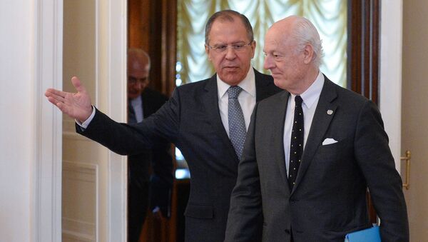 Bộ trưởng Ngoại giao Nga Sergei Lavrov và đặc phái viên LHQ Staffan de Mistura - Sputnik Việt Nam