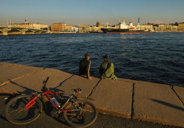 Tàu phá băng Mudyug trong Lễ hội trên sông Neva ở St Petersburg - Sputnik Việt Nam