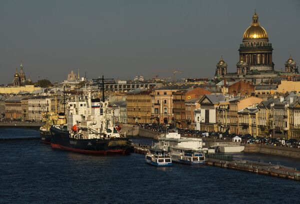 Thăm bến tàu phá băng Mudyug (kế hoạch 1) và  tàu Ivan Kruzenshtern trong Lễ hội trên sông Neva ở St Petersburg. - Sputnik Việt Nam