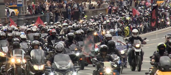 Những con sói đêm đặt hoa tại Mộ Chiến sĩ Vô danh. - Sputnik Việt Nam