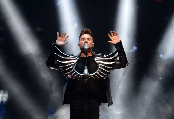 Ca sĩ Sergei Lazarev trong chương trình biểu diễn Phụ nữ thích tôi tại phòng hòa nhạc Crocus City Hall ở Moskva Ca sĩ Sergei Lazarev trong chương trình biểu diễn Phụ nữ thích tôi tại phòng hòa nhạc Crocus City Hall ở Moskva - Sputnik Việt Nam