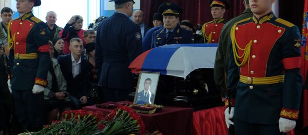 Anh hùng Nga Alexander Prokhorenko đã được mai táng tại làng Gorodki tỉnh Orenburg - Sputnik Việt Nam