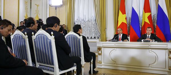 Thủ Tướng LB Nga Dmitry Medvedev gặp với  Thủ Tướng Việt Nam Nguyễn Xuân Phúc - Sputnik Việt Nam