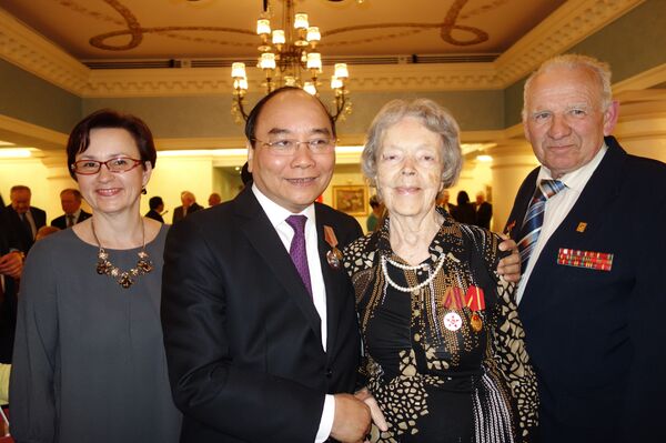 Thủ tướng Việt Nam cảm ơn  nhà giáo Nga cao tuổi Sofia Korchikova - Sputnik Việt Nam