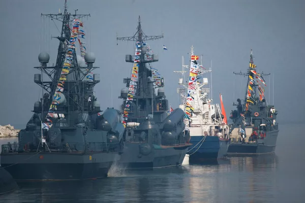 Tàu Hạm đội Baltic tham gia cuộc diễn tập hải quân nhân ngày Hải quân ở Baltiysk Tàu Hạm đội Baltic tham gia cuộc diễn tập hải quân nhân ngày Hải quân ở Baltiysk - Sputnik Việt Nam