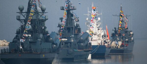 Tàu Hạm đội Baltic tham gia cuộc diễn tập hải quân nhân ngày Hải quân ở Baltiysk - Sputnik Việt Nam