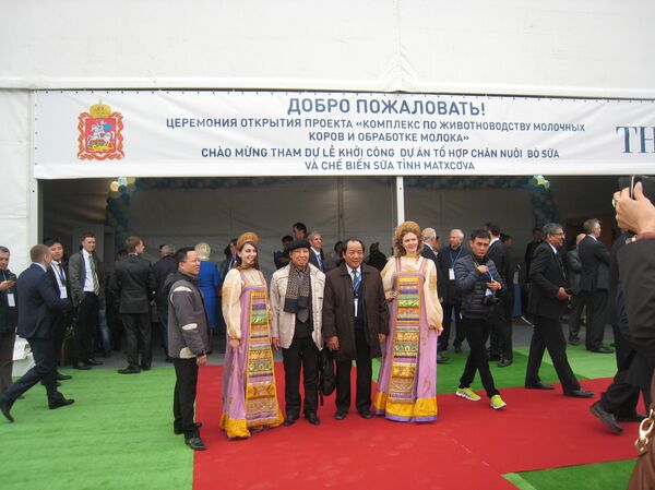 Lễ khởi động dự án đầu tư của tổ hợp chăn nuôi bò sữa và chế biến sữa của Tập đoàn TH True Milk Lễ khởi động dự án đầu tư của tổ hợp chăn nuôi bò sữa và chế biến sữa của Tập đoàn TH True Milk - Sputnik Việt Nam
