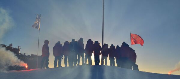 Cuộc sống khắc nghiệt hàng ngày của nhà thám hiểm địa cực - Sputnik Việt Nam