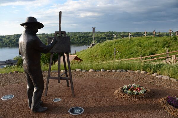 Bức tượng họa sĩ trên núi Levitan - Sputnik Việt Nam