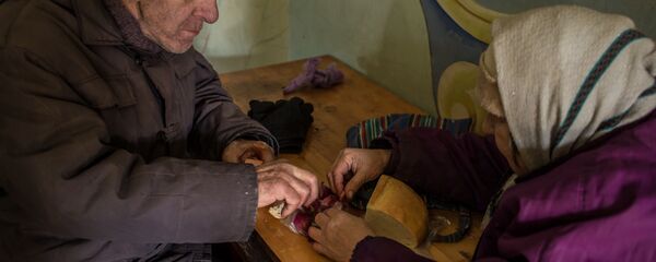 Người về hưu ở Debaltsevo, Ukraina Người về hưu ở Debaltsevo, Ukraina - Sputnik Việt Nam