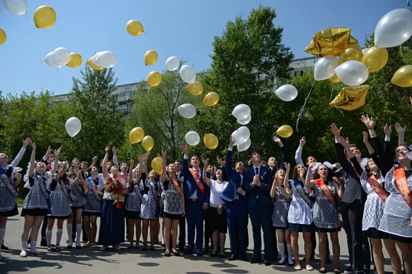 Học sinh Novosibirsk trong ngày hội “Tiếng chuông cuối cùng” Học sinh Novosibirsk trong ngày hội “Tiếng chuông cuối cùng” - Sputnik Việt Nam
