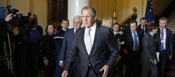 Bộ trưởng Ngoại giao Nga Sergei Lavrov sau cuộc gặp của các Ngoại trưởng bộ tứ Normandie tại Paris - Sputnik Việt Nam