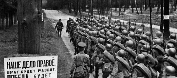 Động viên nhập ngũ. Đoàn quân ra trận. - Sputnik Việt Nam