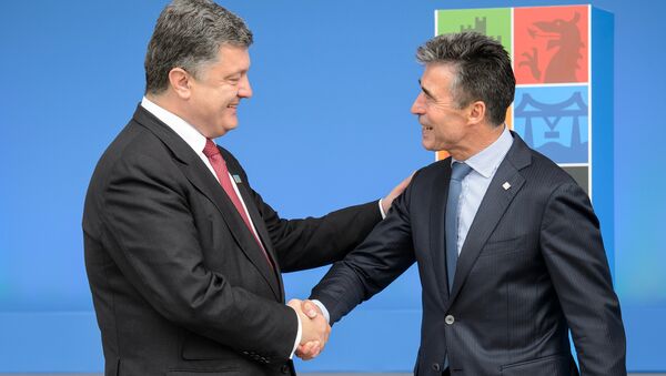 Anders Fogh Rasmussen và Petro Poroshenko  - Sputnik Việt Nam