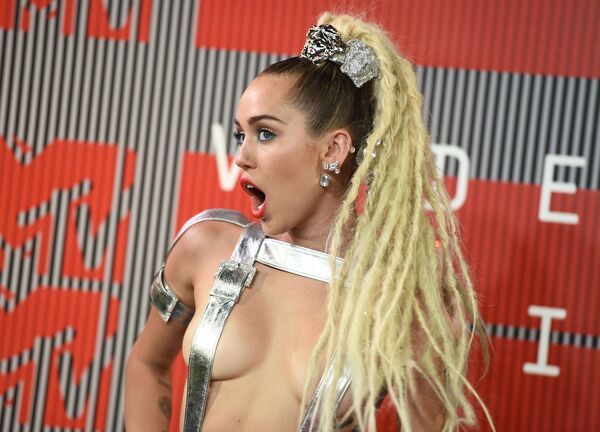 Ca sĩ Mỹ Miley Cyrus - Sputnik Việt Nam