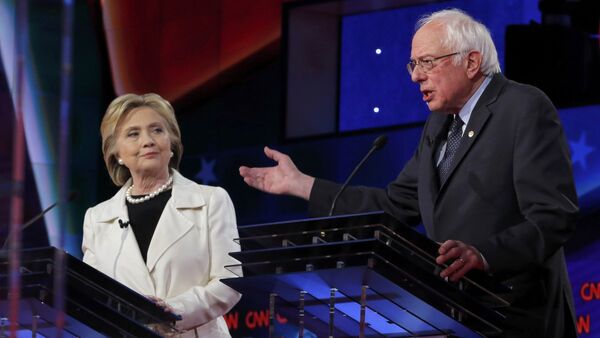 Hillary Clinton và Bernie Sanders - Sputnik Việt Nam