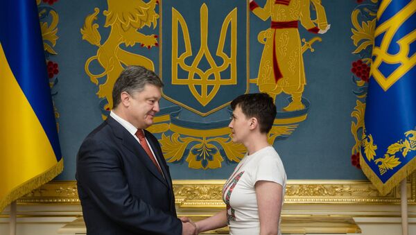 Petro Poroshenko và Nadezhda Savchenko - Sputnik Việt Nam