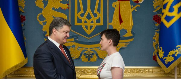 Petro Poroshenko và Nadezhda Savchenko Petro Poroshenko và Nadezhda Savchenko - Sputnik Việt Nam