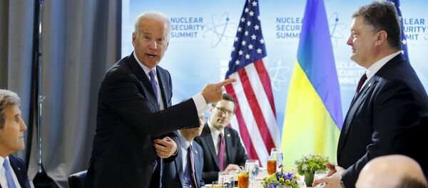 Joe Biden và Petro Poroshenko Joe Biden và Petro Poroshenko - Sputnik Việt Nam