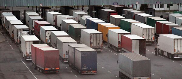 Xe trước sở Hải quan - Sputnik Việt Nam