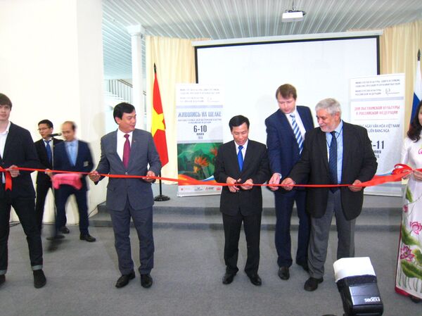 Khai mạc triển lãm tranh lụa Việt Nam tại Bảo tàng Phương Đông Moskva Khai mạc triển lãm tranh lụa Việt Nam tại Bảo tàng Phương Đông Moskva - Sputnik Việt Nam