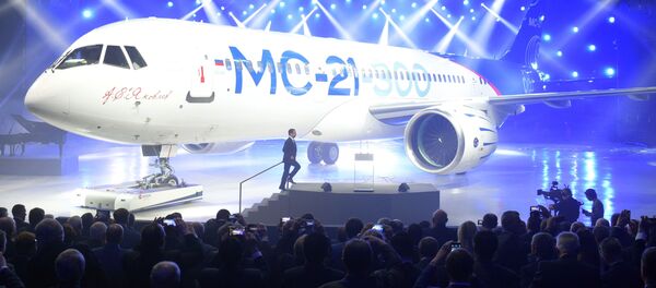 Tại buổi lễ “ra mắt” máy bay MS-21-300 có sự tham dự của Thủ tướng Nga Dmitry Medvedev - Sputnik Việt Nam