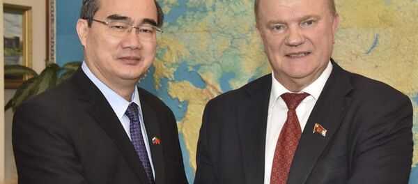 Vào ngày 7 tháng Sáu đã diễn ra cuộc gặp gỡ thân mật giữa ông Zyuganov, Chủ tịch Ủy ban Trung ương Đảng Cộng sản LB Nga với  phái đoàn Mặt trận Tổ quốc Việt Nam, đứng đầu là ông Nguyễn Thiện Nhân, Chủ tịch Mặt trận Tổ quốc Việt Nam, Ủy viên Bộ Chính trị Trung ương Đảng Cộng sản Việt Nam. - Sputnik Việt Nam