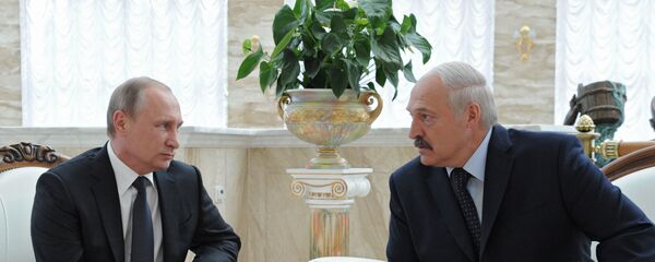 Tổng thống Nga Vladimir Putin với người đứng đầu Belarus Alexandr Lukashenko - Sputnik Việt Nam